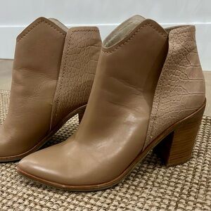 Dolce Vita sz 8 real leather tan two-toned embossed croc style western booties.
